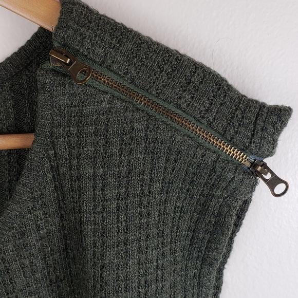 Costa Blanca Olive Sweater - Picture 2 of 7